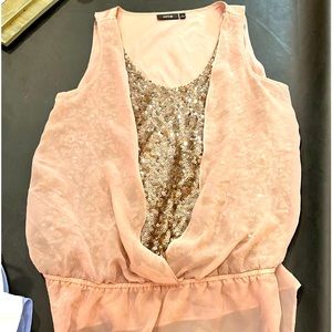 3 summer dresses never worn from shein and 3 summer tops never worn. As bundle